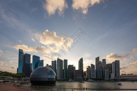 地标黎明MarinaBayMarinaBay湾位于新加坡中部地区城市建筑背景为20年月1日在新加坡旅游假日新加坡首都的旅游节日风背景图片