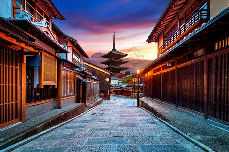 暮日本京都八坂塔和三年街文化建造图片