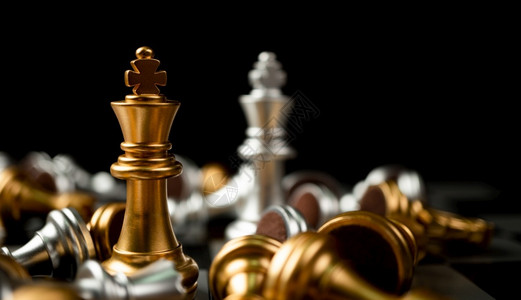 金和银王象棋是局最后的一站成功商业领导对抗和损失的概念注团队合作国王图片