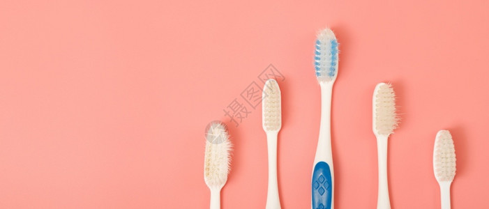 使用后储存牙刷和清洁的技术以减少菌种和细的积聚用于减少菌种和细累积的技术美丽牙膏图片
