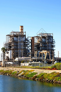 VenturaCalifornia附近天然气发电厂候进步塔图片