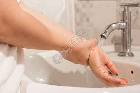 用肥皂洗手清洁图片