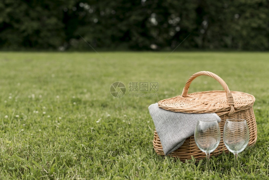 户外假期地毯野餐篮公园草分辨率和高品质美图野餐篮公园草高品质和分辨率美图概念图片