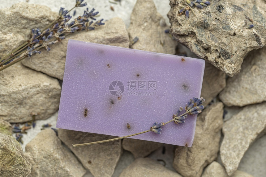 视图顶层熏衣草肥皂岩皮肤紫色的绿图片