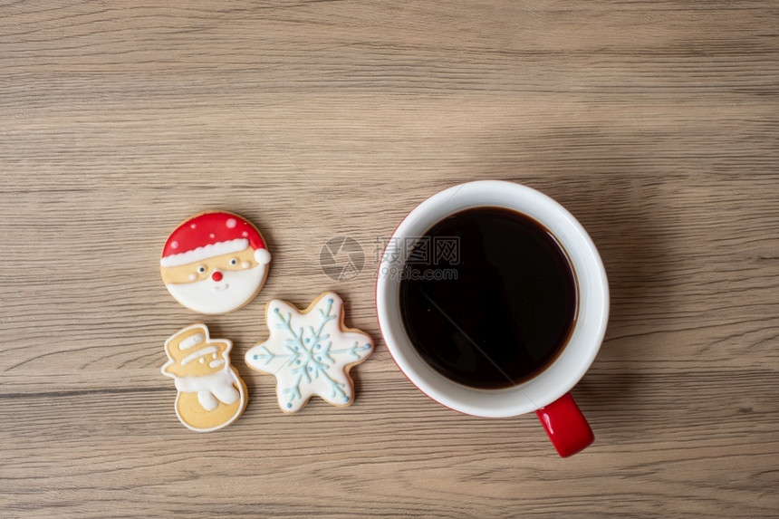 桌子棕色的圣诞快乐有自制饼干和咖啡杯在木桌背景的圣诞晚会派对节假日和新年快乐概念冬天图片
