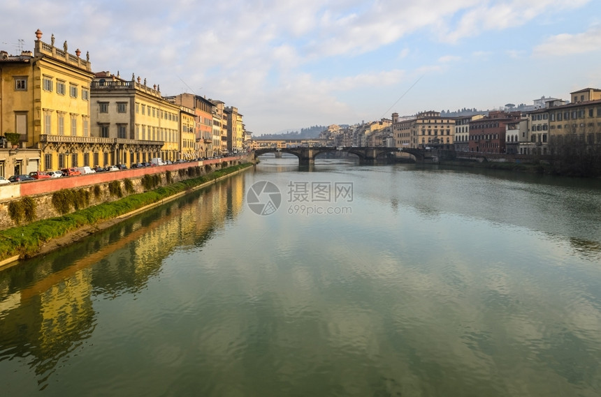 镇一种佛罗伦萨Florence是阿诺河的典型桥梁黄色的图片