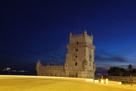 文化里斯本市最有名的纪念碑葡萄牙灯塔图片
