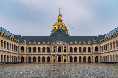 巴黎莱斯荣军院子里的是拿破仑波巴的荣军院子里的是拿破仑波巴的荣誉背景图片