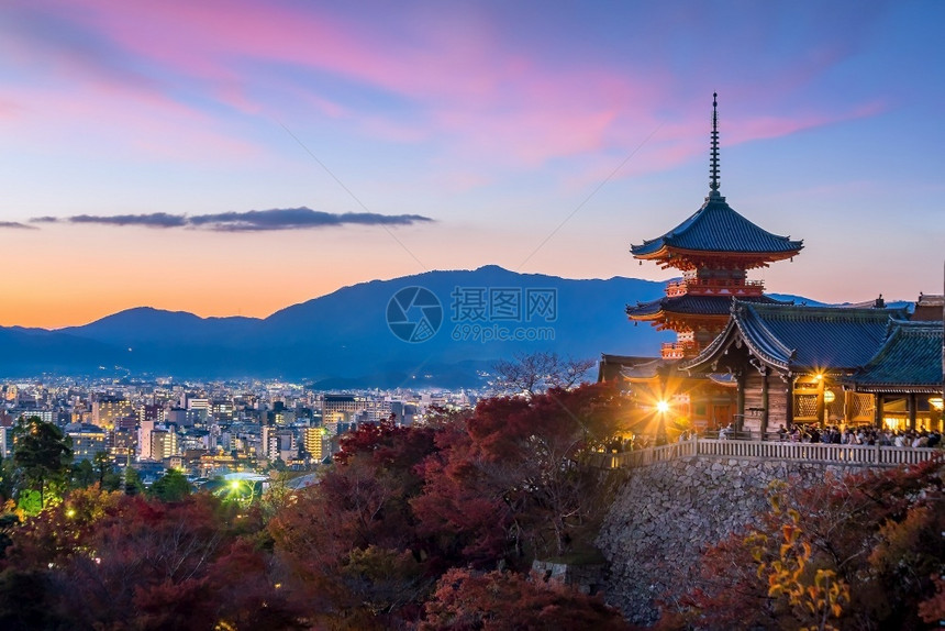 日本京都天际和清宗津寺庙秋色图片