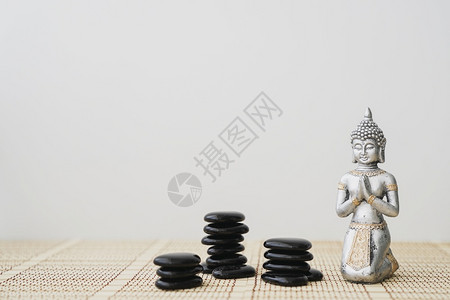 佛图带有黑宝石的布丁图白色数字雕塑背景