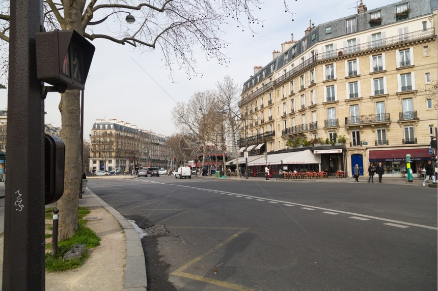 旅行酒吧2015年3月日巴黎是世界访问量最大的城市2015年3月日前往巴黎的餐厅和纪念品店街道图片
