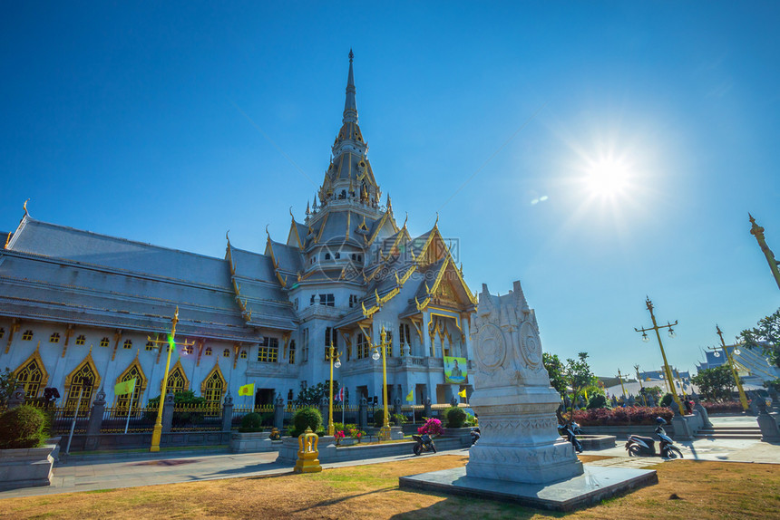 太阳老的WatSothonwarararam是历史中心的一个佛教寺庙是泰国Chachoengsao省的主要旅游景点之一的佛教寺庙图片