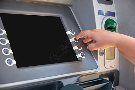 自动柜员机商业妇女从银行提款机上取钱财进行交易银自动取款机交易保持信用设计图片