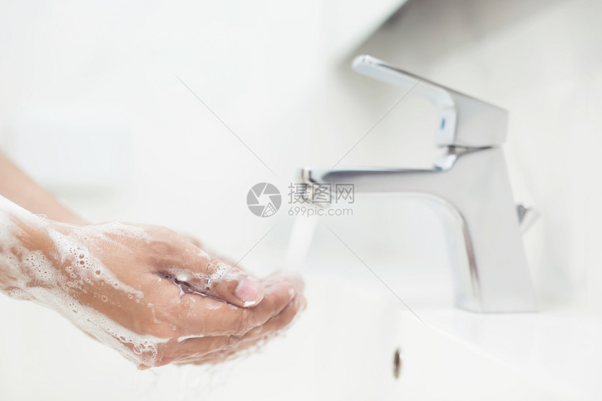 健康人们用肥皂洗手以保护人民免受Covid19和细菌的感染消毒剂预防图片