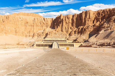 国王谷文明埃及卢克索著名利益地点Hatshepsut的摩托寺庙支柱哈特谢普苏背景