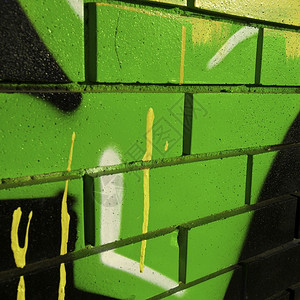 粒状青少年标签具有城市涂鸦背景的长壁画图片