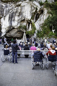 康复贵妇人处女2017年月2日法国罗德LOURDES2017年月2日卢尔德斯圣母地法国朝目的地以2017年月2日在卢尔德斯的知名背景图片