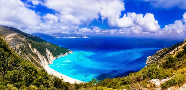 自然凯法利尼亚岛爱奥希腊米尔托斯海滩的壮丽鹅卵石著名的图片