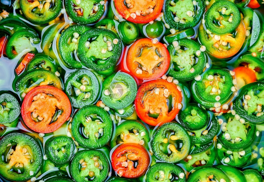 新鲜的烹饪原绿色热墨西哥辣椒班牙马塔罐头平地的切片准备天然食物发酵想法有品位的图片