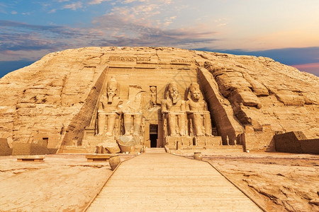 塔里拉美西斯著名的阿布辛贝神庙正门景观埃及入口背景