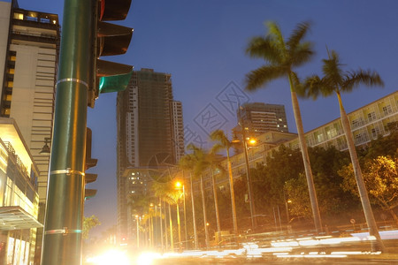 地平线摩天大楼马尼拉亮的塔吉格市中心图片