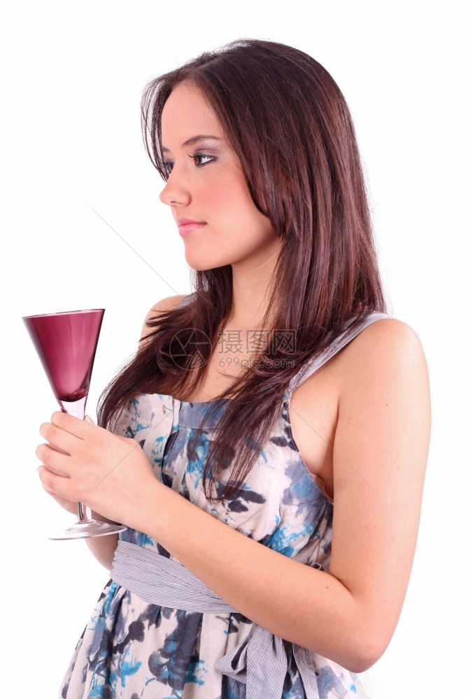 年轻的女士拿着一杯马提尼酒的近身肖像女气质多米尼奇图片