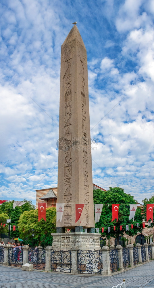 土耳其伊斯坦布尔071329土耳其伊斯坦布尔的狄奥多西方尖碑在阴天的夏日土耳其伊斯坦布尔的狄奥多西方尖碑地标阿拉伯亚洲图片