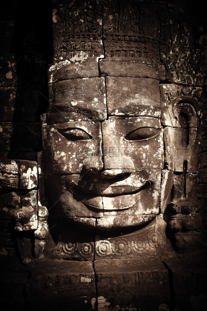 巨大的柬埔寨暹粒省吴哥Wat综合体Bayon寺庙的佛像雕刻巨大宗教结石图片