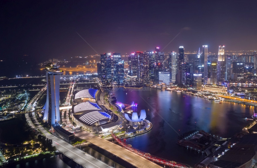 全景SINGAPORE新加坡2型空中无人驾驶飞机对新加坡商业区和城市MarinaBay的空中巡视于20年月日位于新加坡中部地区无图片