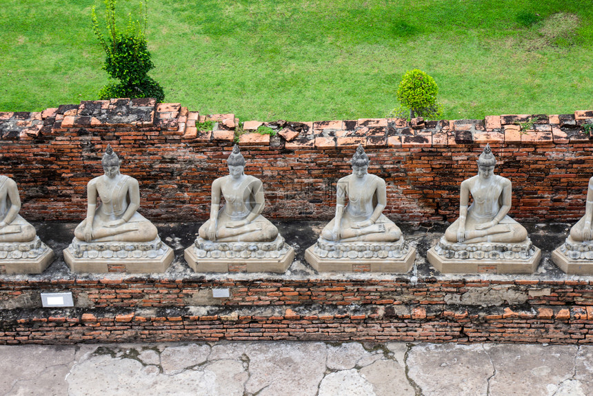 考古学大城府目的地泰国Ayutthaya旅游景点知名的WatYaiChaimongkol佛像图片