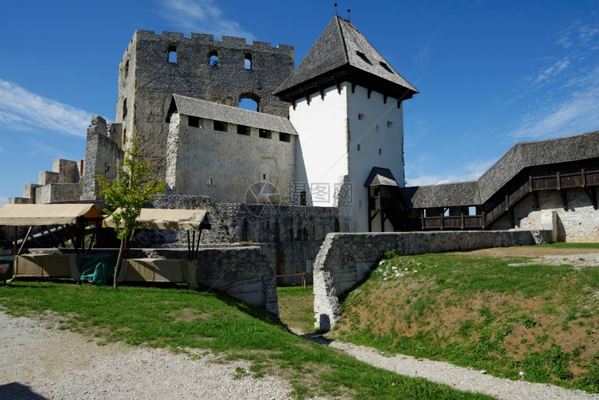 漏洞波隆斯基老的洛文尼亚Celje中世纪城堡图片