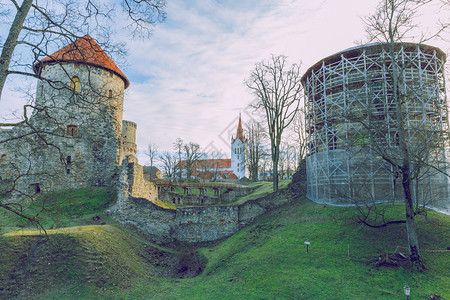 历史拉脱维亚13世纪城市塞西斯堡冬季有公园102树木外部的图片
