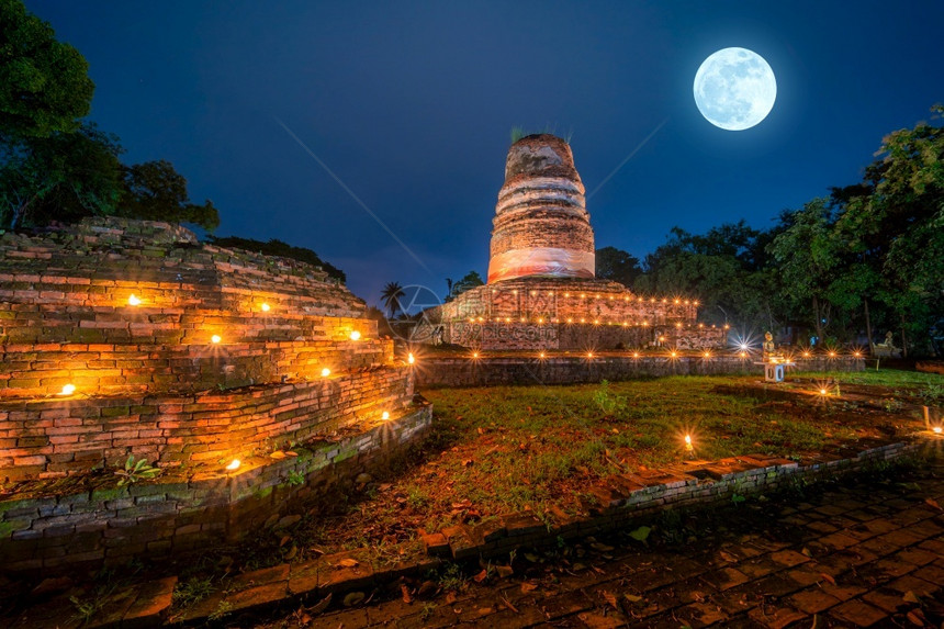 华特阿兰尼克WatAranyik的塔达20年LoyKrathong节是一座古老的夜间庙宇彭世洛镇宗教图片