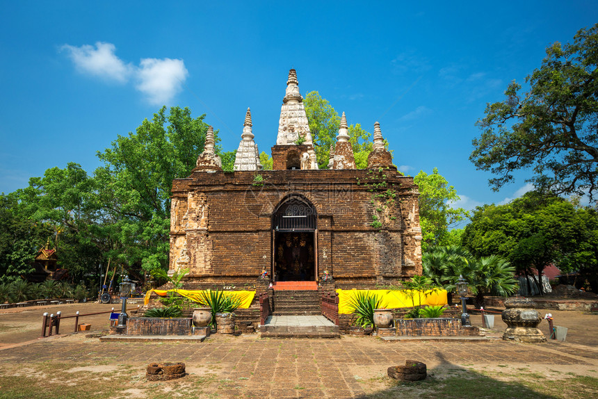 纪念碑约特这是泰国清迈的主要旅游景点晚上在清迈的Temple清迈的Temple宗教的图片