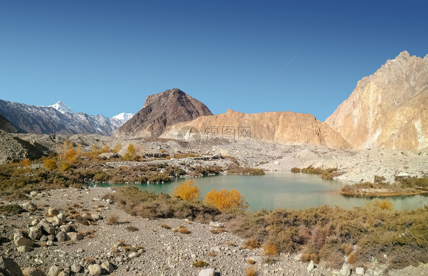 巴基斯坦Hunza谷GilgitBaltistan的PasuGojalKarakoram山脉中Batura冰川湖的景观吉尔特环境图片