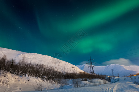 柯朱菲尔极光和雪地背景