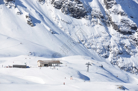 冬季雪山风光图片