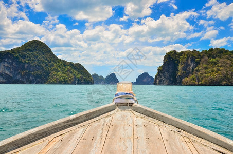 海岸厄尔巴岛环绕泰国亚洲各岛屿的泰周围安达曼海传统木船滩图片