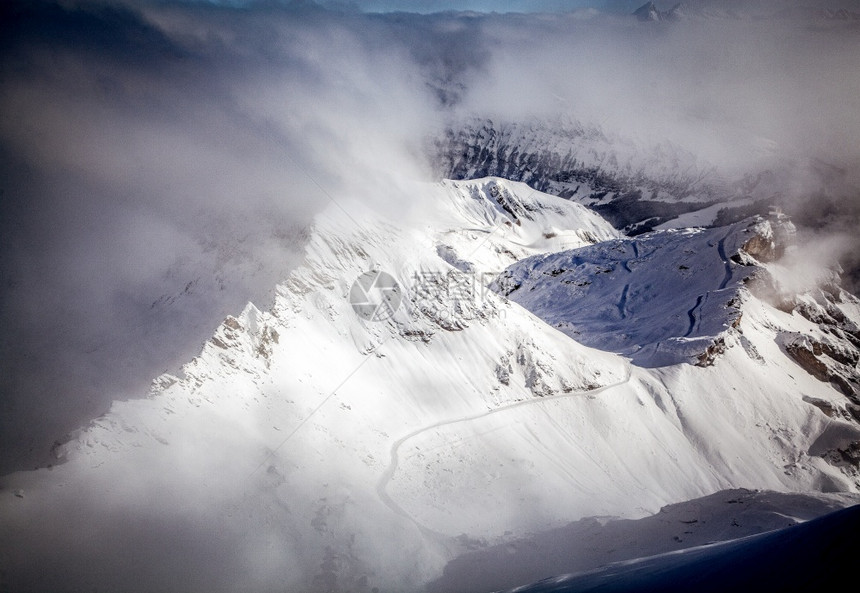 冬季雪山风光图片