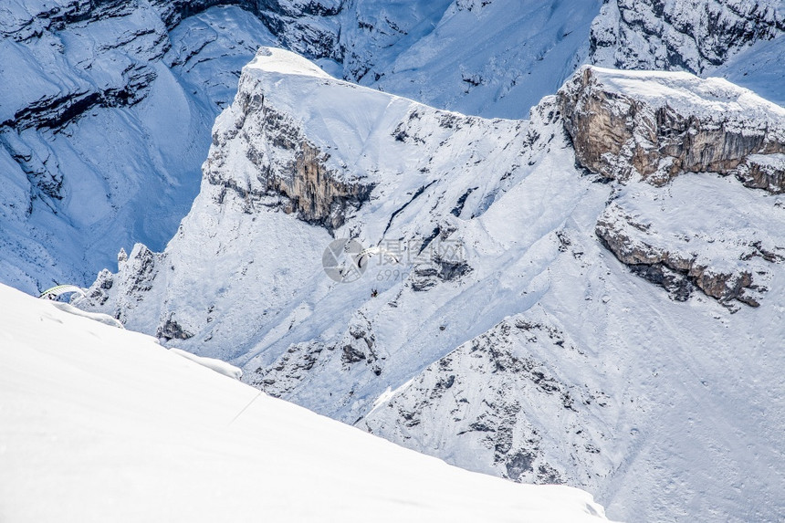 冬季雪山风光图片