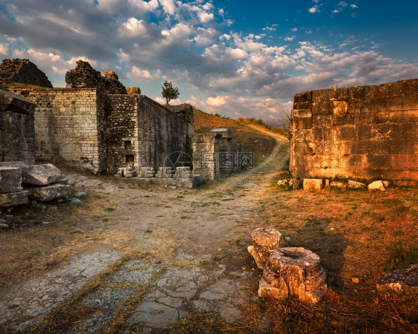 景观夏天纪念碑克罗地亚斯普利特附近古罗马市Salona的废墟图片
