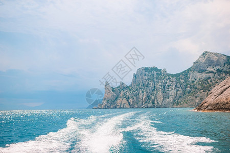 水自由海滩面美丽的景大自然惊人构成山峰和悬崖是自然界中最美的一幅画像图片