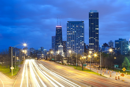 美国伊利诺州芝加哥湖岸道交通场景摩天大楼区图片