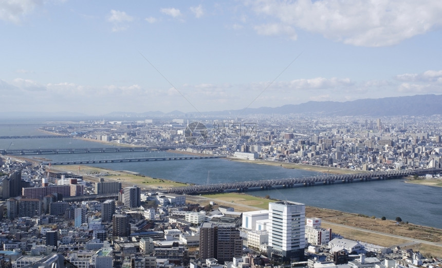 假期大阪全景和和丰田在阳光明媚的日子行业市中心图片