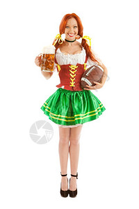 美国足球大啤酒杯和赛传统服装中快乐的感女全长肖像美国足球明星丽红色的材料背景图片
