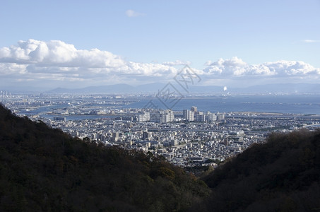 亚洲人大阪湾的全景观望大阪湾周围山边的大阪湾全景观日本天图片