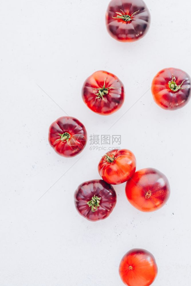 具体的饮食成熟制作西红柿MarAzul在白木桌背景上复制空间小屋烹饪概念模拟博客或食谱的壁画校对Portnoy图片