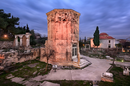 城市古老的蓝色清晨风塔和罗曼阿戈拉希腊雅典图片