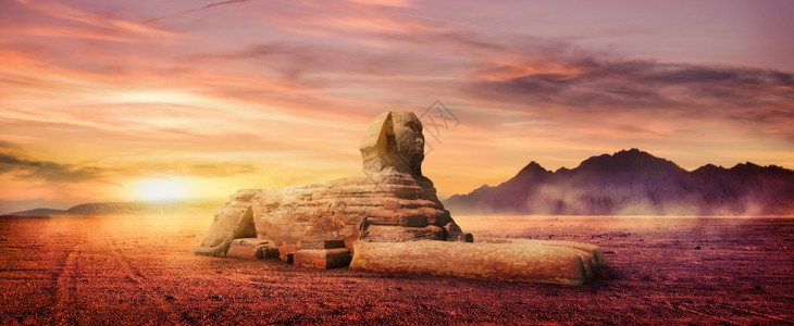 王建墓自然狮身人面像王大斯芬克在沙漠中雾日出时的埃及沙漠中大斯芬克背景