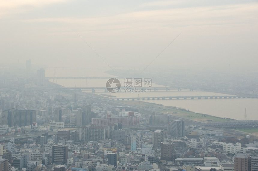 大阪天际在市的雾云天线上之日烟地标旅游办公室图片